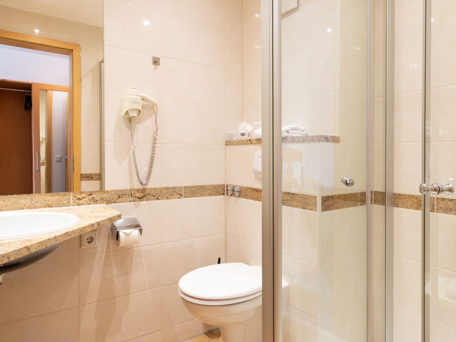 Bad mit Dusche